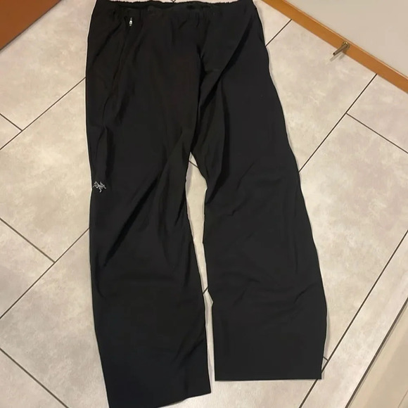 Arc’teryx Mens zippered black pants - Picture 13 of 16